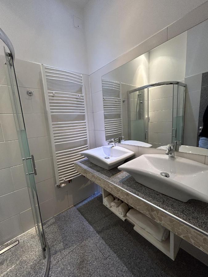 Cozy City Center Apartments Wina Bagian luar foto