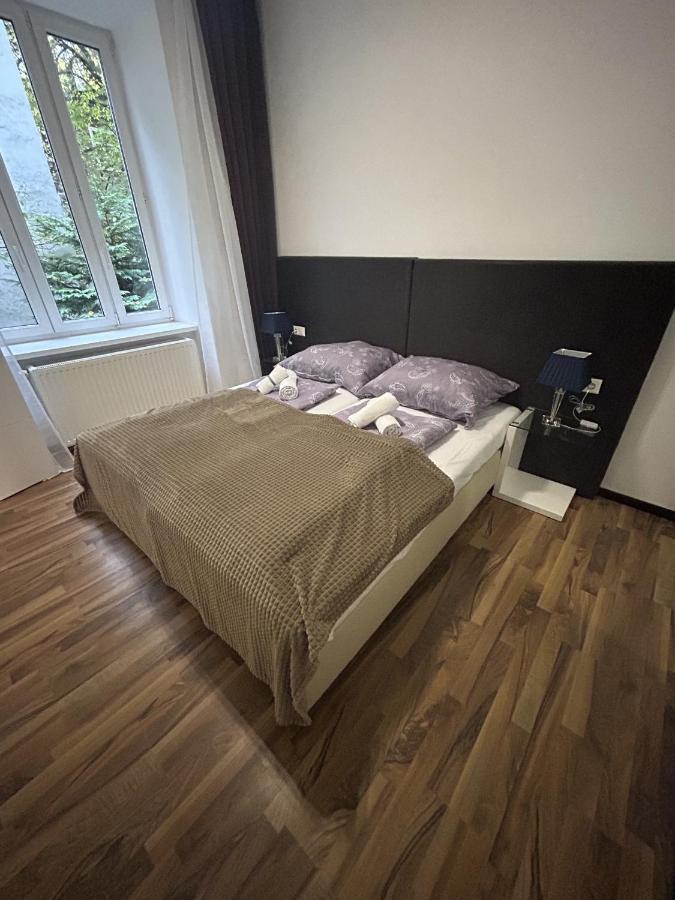 Cozy City Center Apartments Wina Bagian luar foto