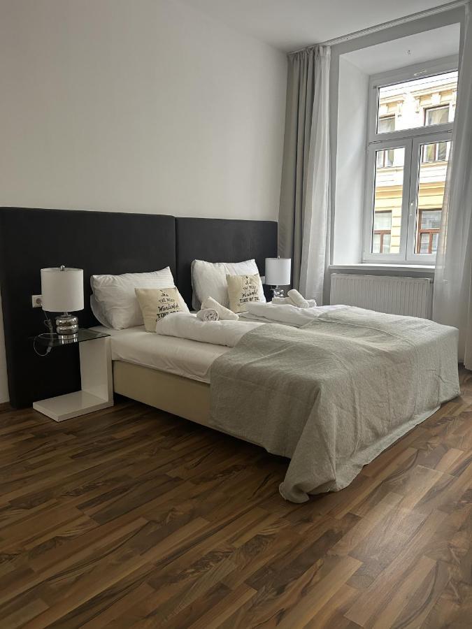 Cozy City Center Apartments Wina Bagian luar foto